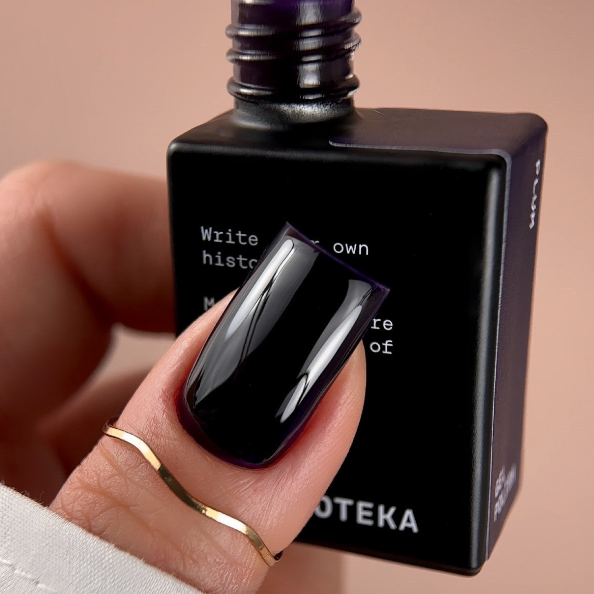 BIBLIOTEKA | Gel Polish Plum 10ml